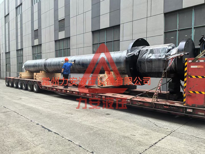 鑄造機(jī)內(nèi)導(dǎo)油缸