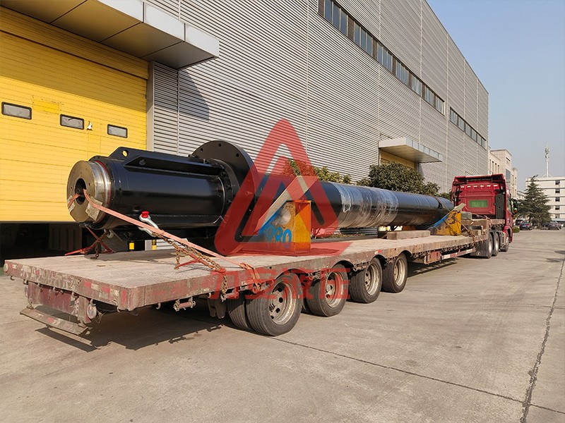 鑄造機(jī)內(nèi)導(dǎo)油缸