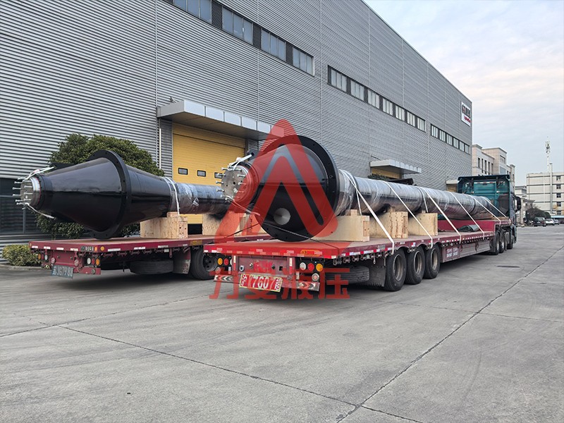 鑄造機(jī)內(nèi)導(dǎo)油缸